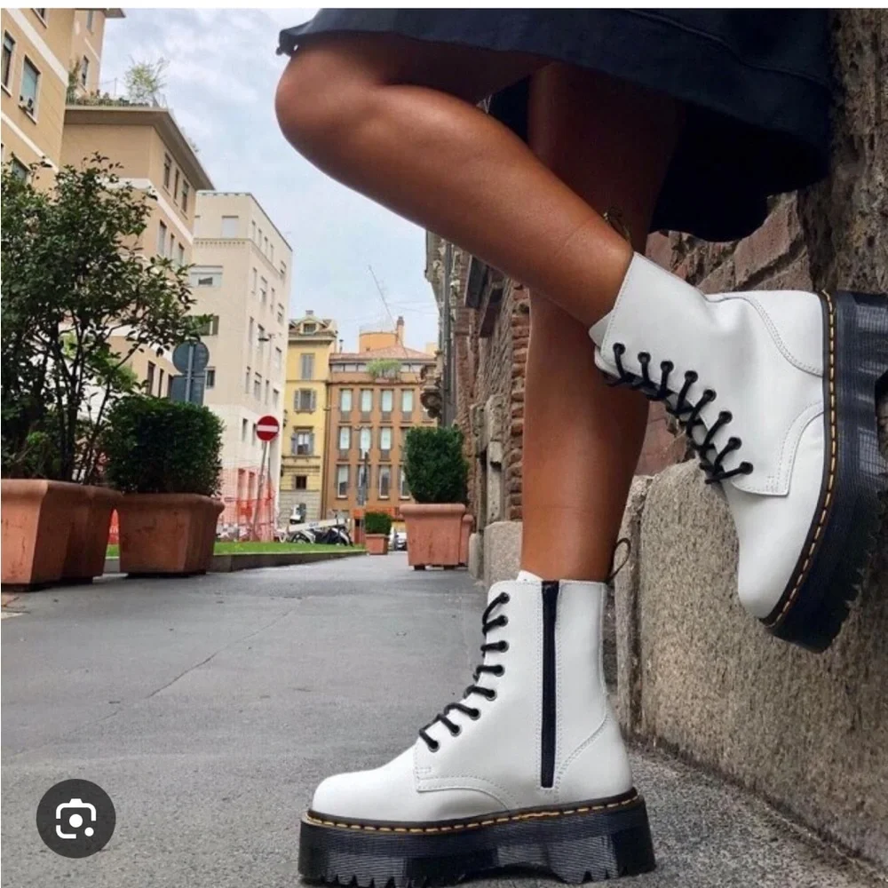 Dr. Martens Jadon Platform Quad Retro White Smooth Leather - Picture 5 of 6